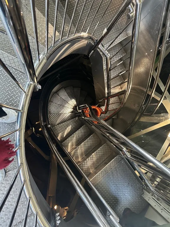 Escalera hacia la Corona